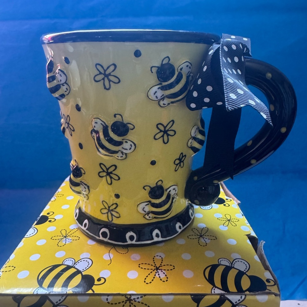 Burton Bee Day Cup RARE Art bees honey new in the box never been used